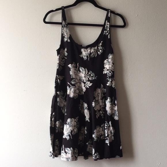 Aeropostale Dresses & Skirts - BLACK AND WHITE FLORAL SKATER DRESS